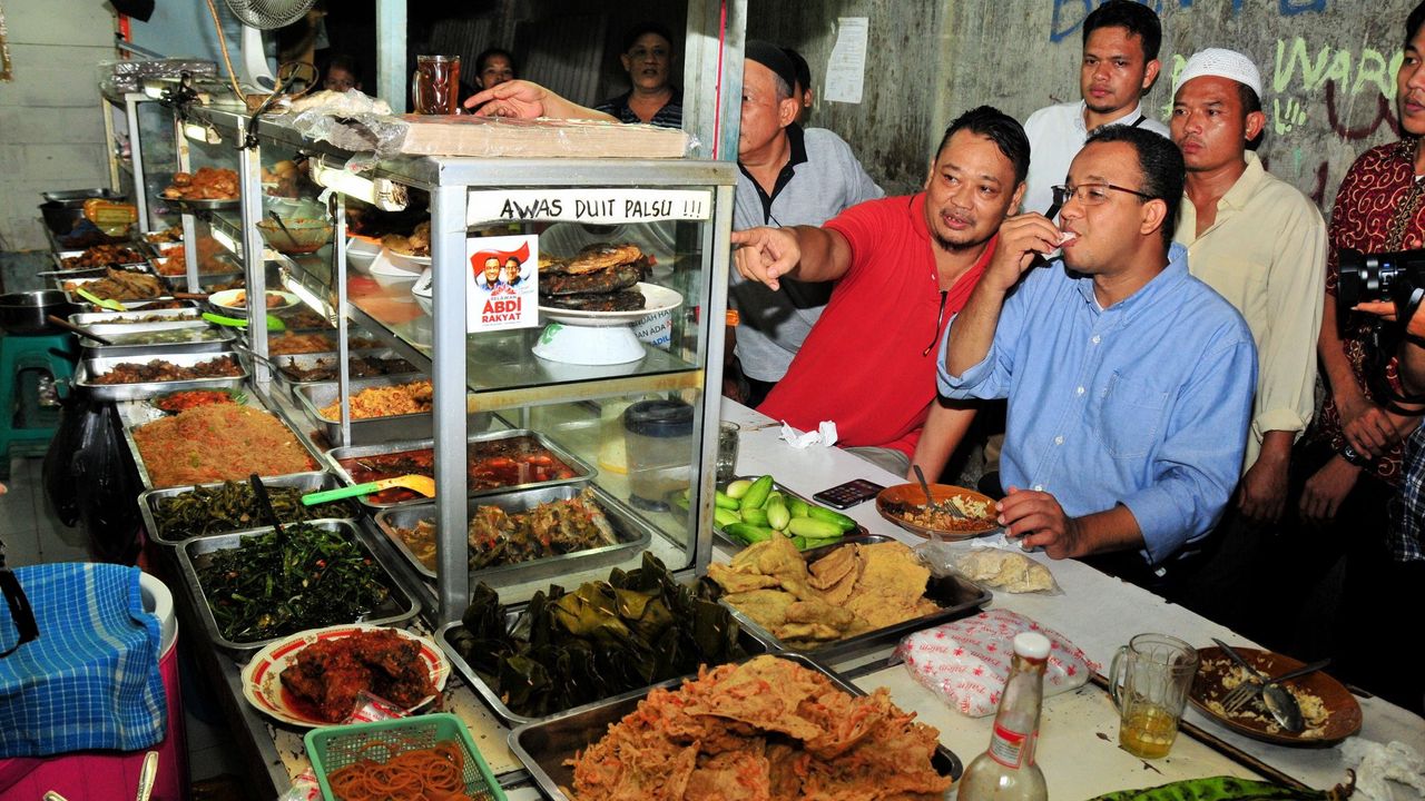 Larang Warga Jakarta Makan dalam Mal, Anies: Kalau di Warteg Bisa