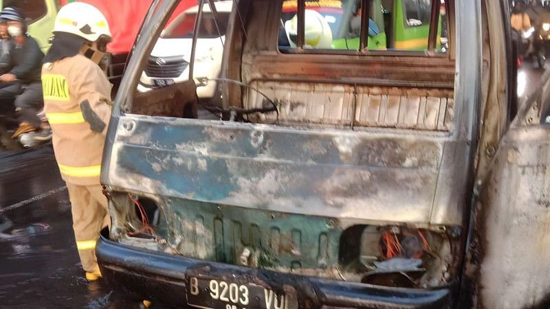 Tadi Pagi Ada Mobil Pikap Korslet Terbakar di Rawa Buaya, Tak Ada Korban Jiwa