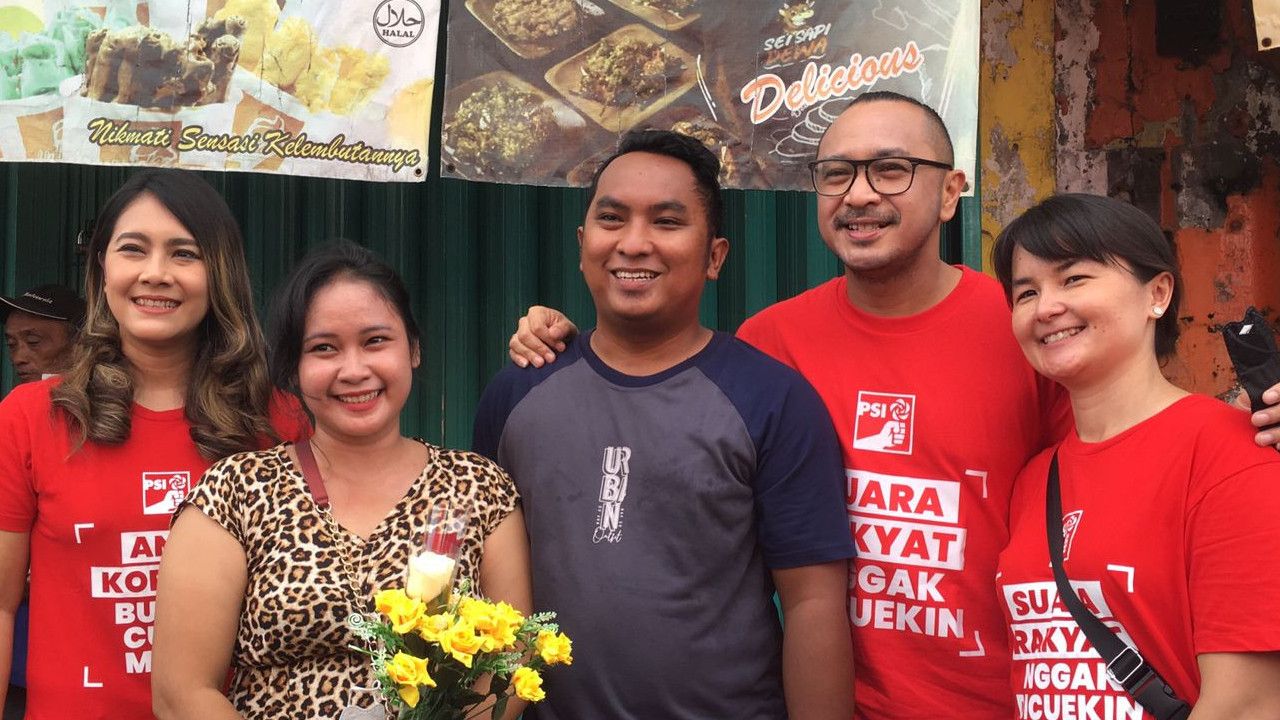 Giring 'Ngamen', Dengarkan Suara Warga hingga 'Kepo' di Pasar Lama Kota Tangerang: Beli Apa dan Makannya Gimana?