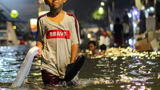 Banjir Landa 20 RT di Jakarta, Ada yang Tingginya Setara Kolam Renang Dewasa