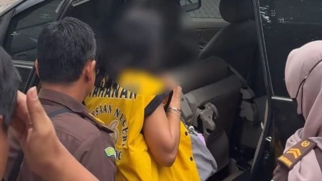 Lagi Asyik Nongkrong di Kafe, Penipu Mobil di Tulungagung Ngamuk Saat Ditangkap