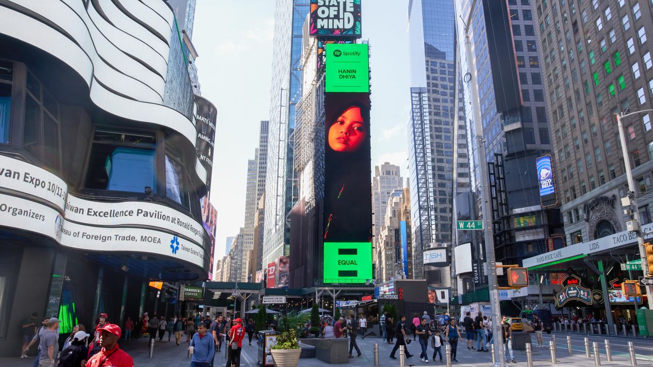 Wajahnya Muncul di Times Square New York, Hanin Dhiya Didapuk Jadi Spotify Indonesia Equal Ambassador of The Month