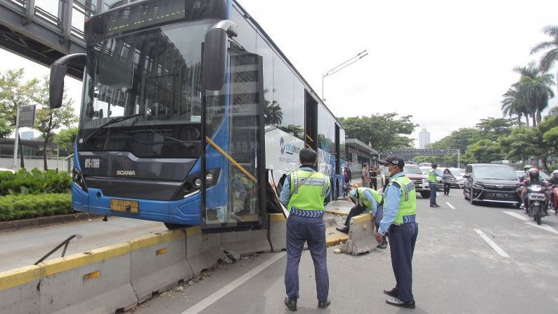 2 Bus TransJakarta Kecelakaan Hari Ini, Kedishub: Karena Kelalaian Pengemudi