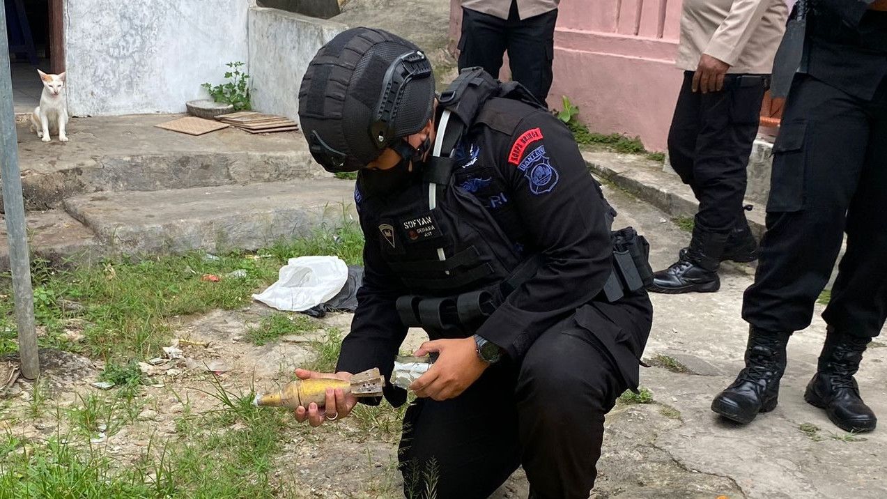 Geger Penemuan Bom Militer Mortir di Halaman Rumah Warga Serang