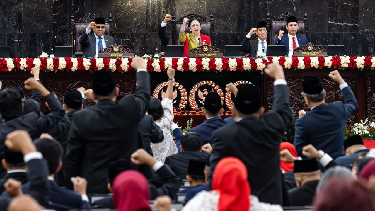 Ali Khamenei Meninggal Bulan Lalu, DPR Baru Sampaikan Perkabungan Hari Ini