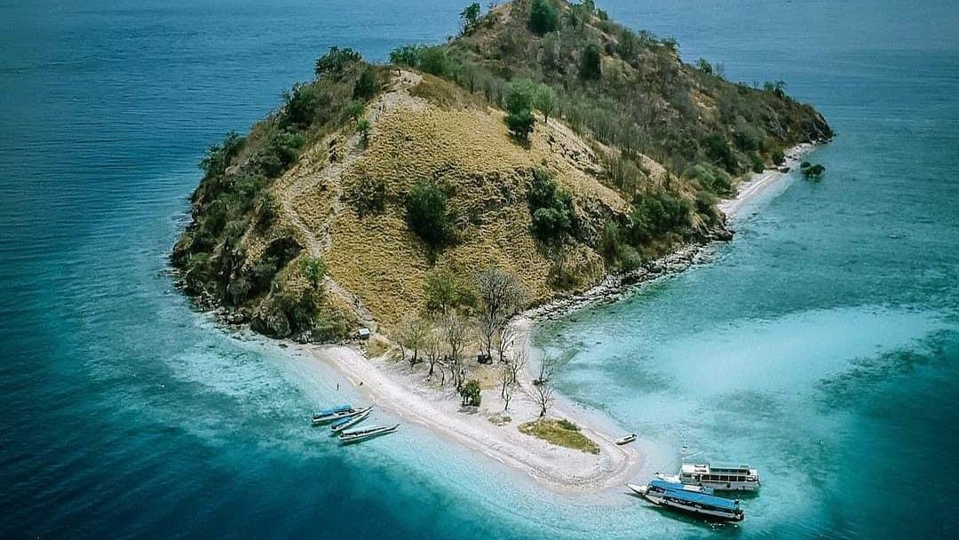 Memanjakan Mata, 7 Destinasi Wisata di Luar Pulau Jawa yang Wajib Dikunjungi!
