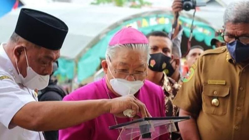 Aksi Bupati Muslim Rogoh Uang Miliaran Rupiah untuk Bangun Gereja di Maluku Tenggara