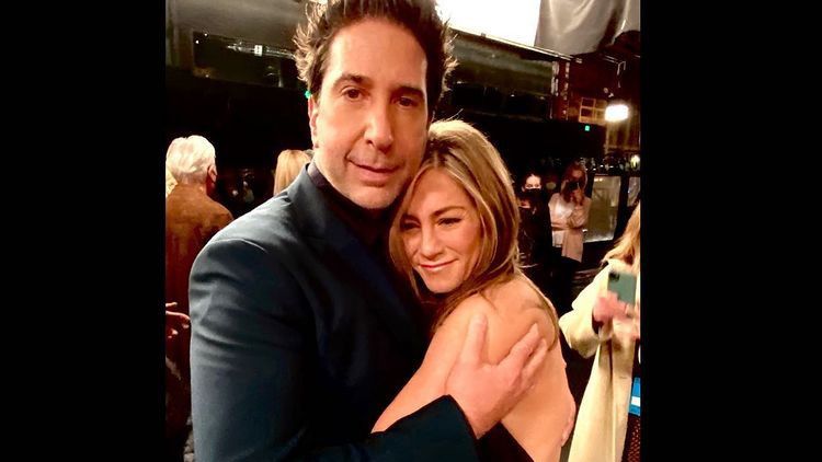 David Schwimmer Bagikan Momen Mesra Bersama Jennifer Aniston: Pelukan Terakhir Malam Ini