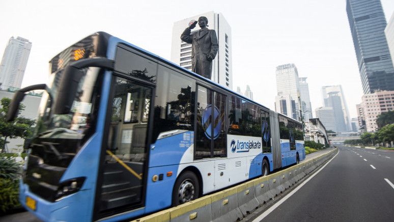 Pria Raba Bokong Wanita di Bus Transjakarta Ditangkap