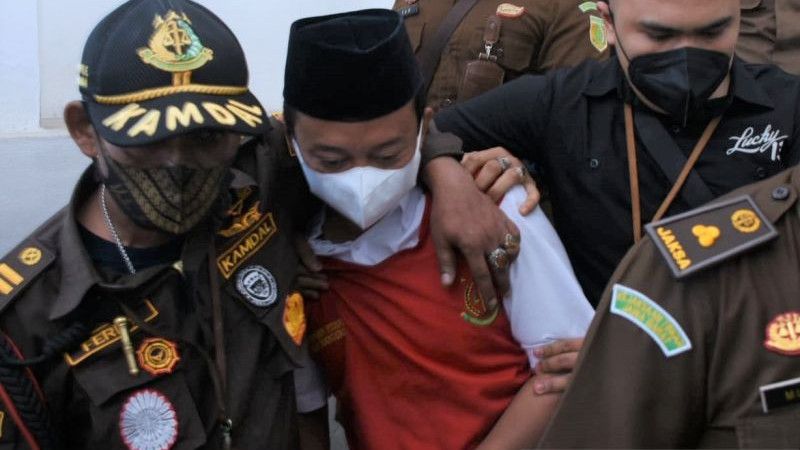 Kondisi Para Korban Herry Wirawan Memprihatinkan: Ada yang Tak Mampu Beli Susu, Bayinya Terpaksa Minum Air Gula Merah