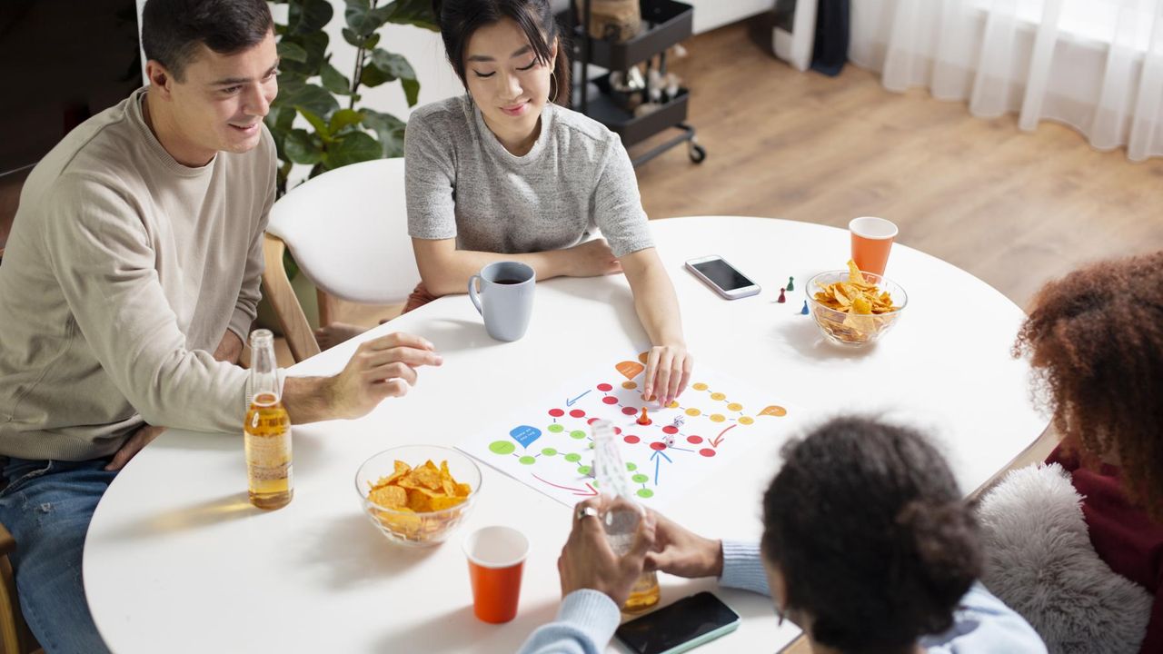 Main Board Game Bareng Keluarga (Dok. freepik.com)