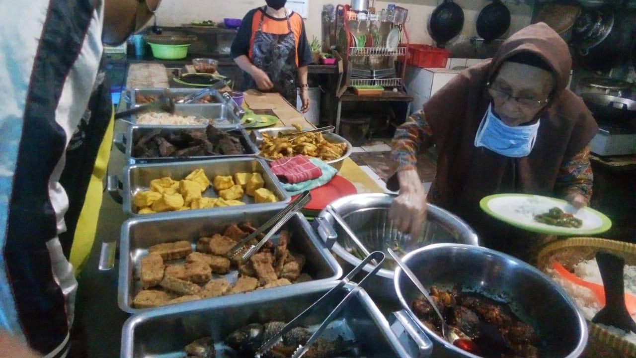 Warung Nasi Bu Eha di Pasar Cihapit Bandung, Langganan Bung Karno Hingga Pejabat Negeri