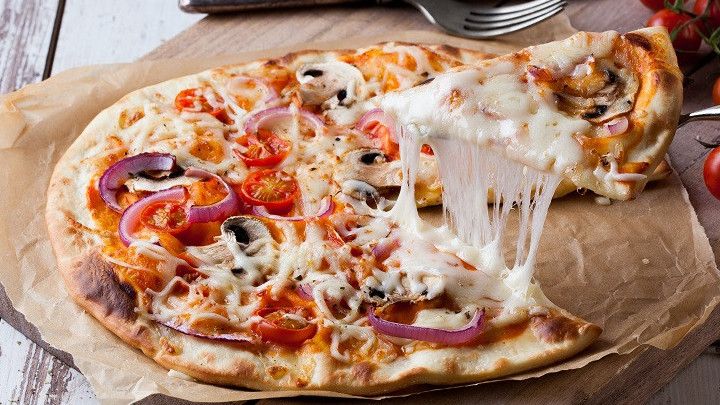 Tips Hangatkan Pizza di Rumah Tanpa Ubah Cita Rasa hingga Tekstur