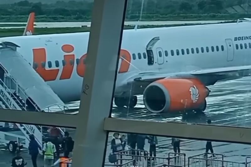 Penumpang Buka Pintu Darurat karena Lihat Ponsel Berasap, Lion Air di Kupang Batal Terbang