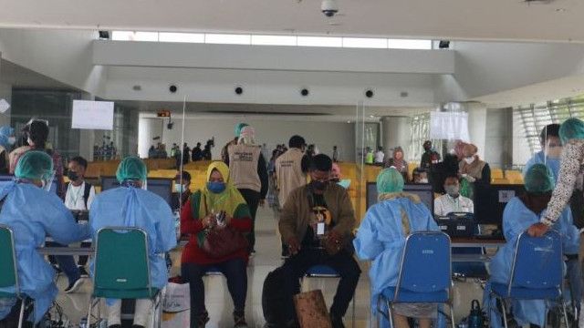 Bandara Juanda Mulai Terima Kedatangan Pekerja Migran dari Luar Negeri, Dua Orang Positif COVID-19