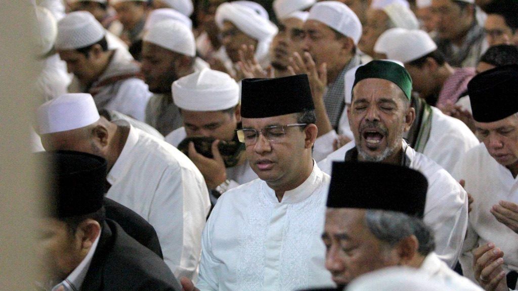 Ikut Sunnah, Anies Makan 3 Biji Kurma saat Sahur dan Berbuka Puasa