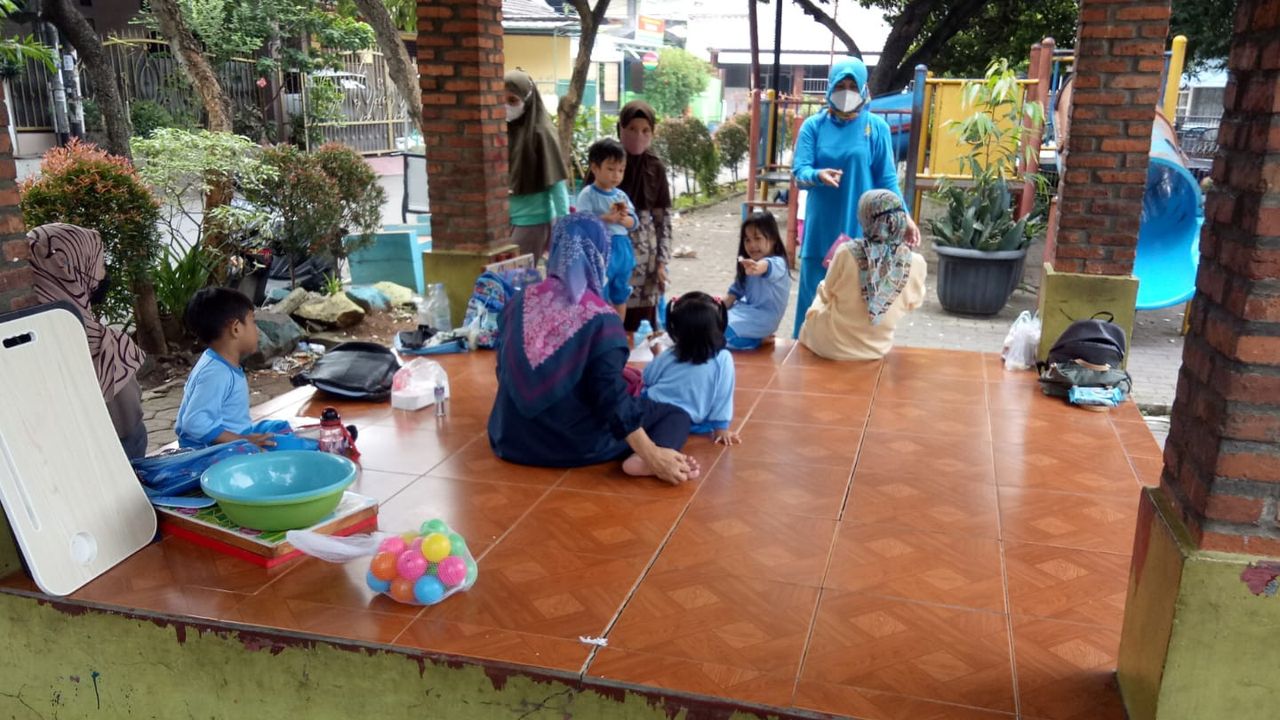 Nasib Miris Murid PAUD di Tangerang Belajar di Luar Gara-gara Belum Bayar Iuran RW