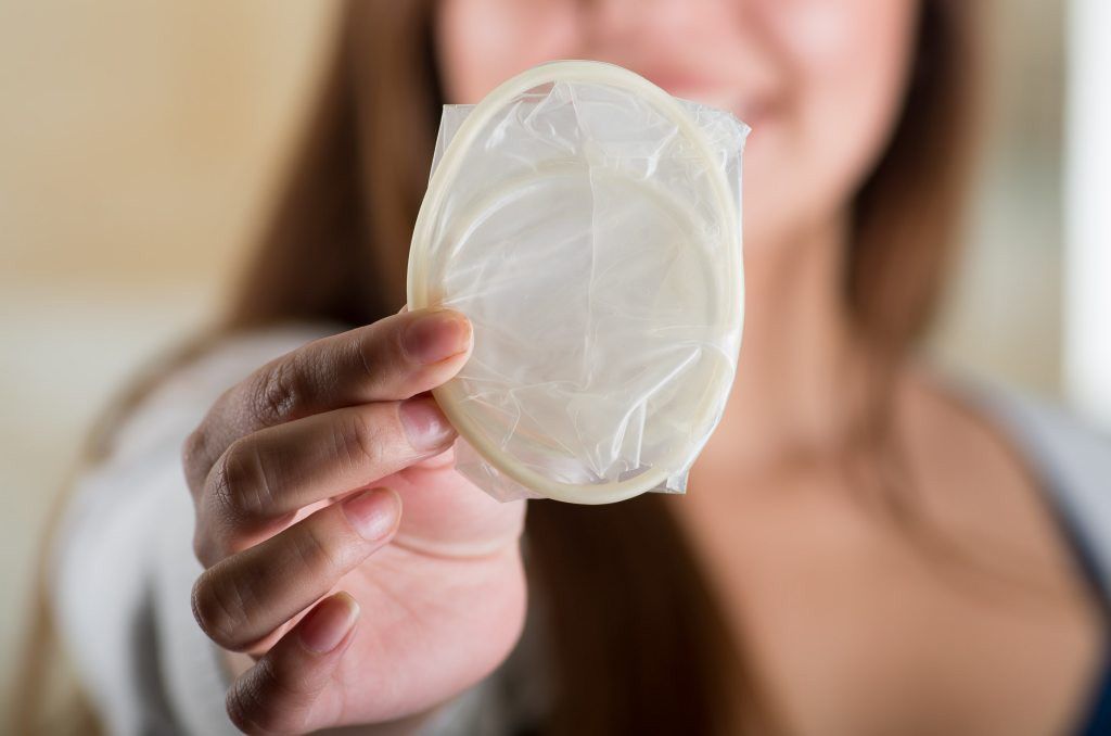 Mengetahui Kelebihan dan Kekurangan Kondom Wanita