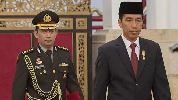 Muncul Desakan Kapolri Diganti, Jokowi Tertawa: Polisi Masih Kerja Keras Bantu Masyarakat
