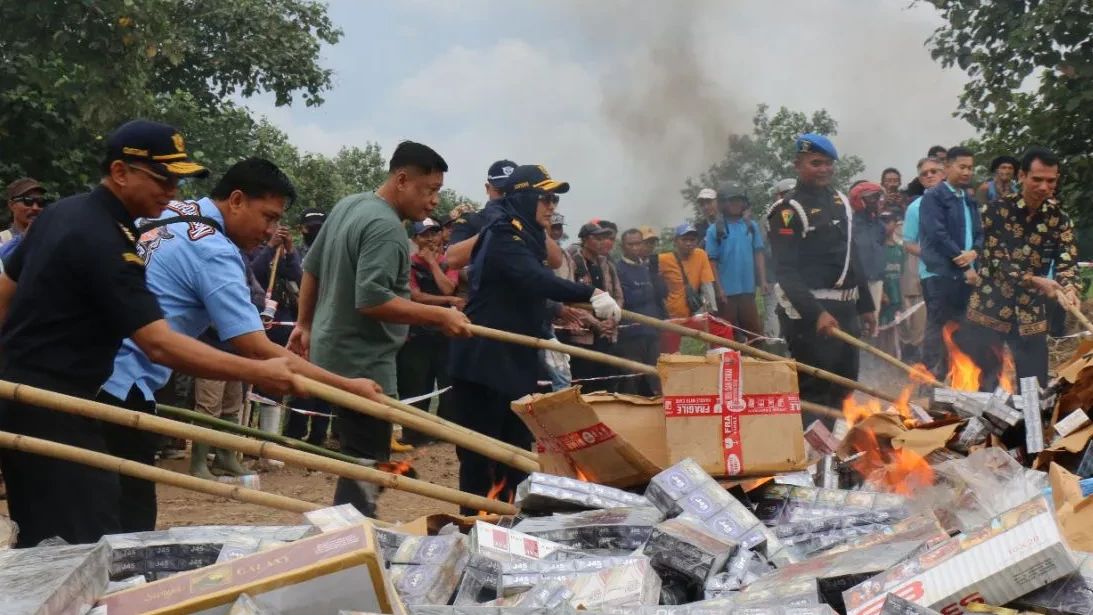 Bea Cukai Bandar Lampung Musnahkan 40 Juta Batang Rokok Ilegal