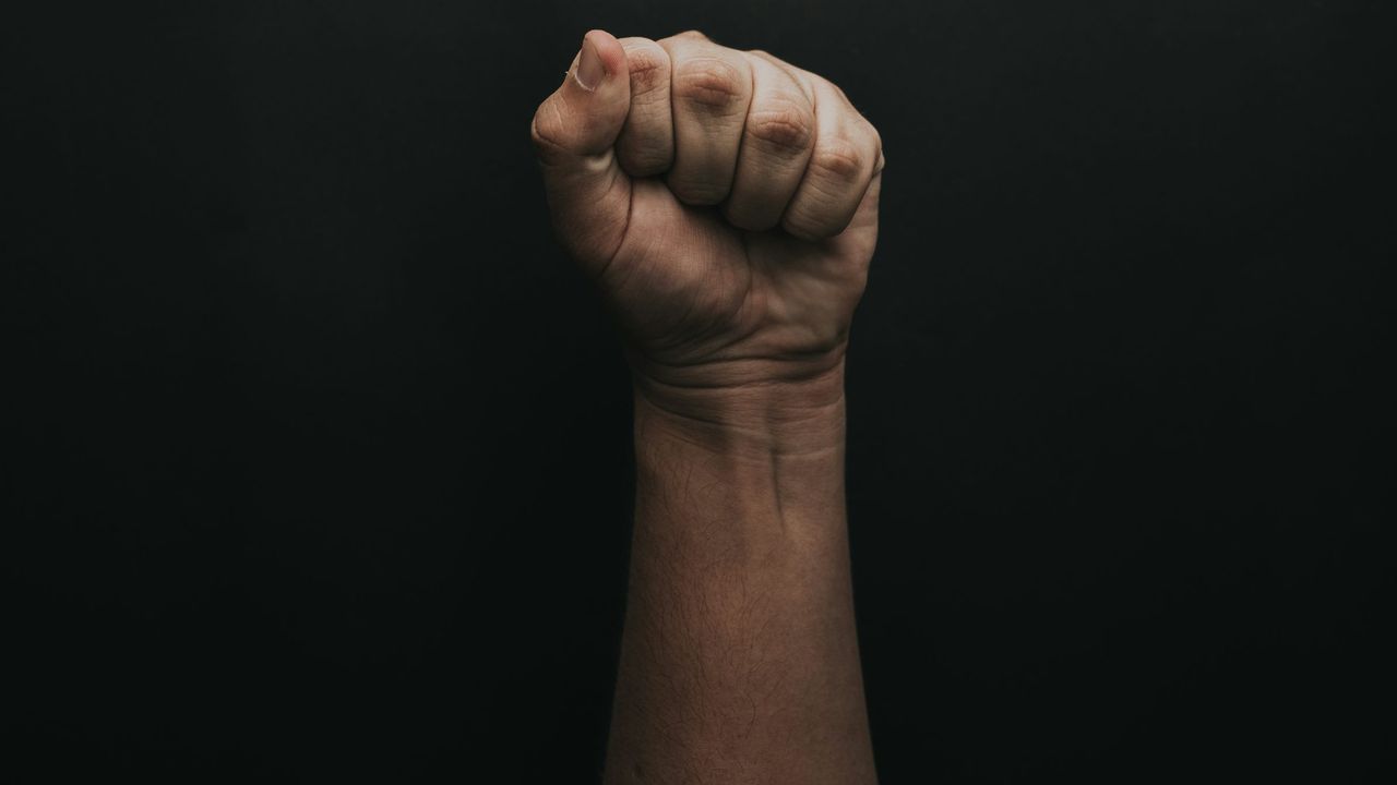 Dilarang Nonton Film Porno, Suami di Makassar Ngamuk dan Pukul Istri Sirinya