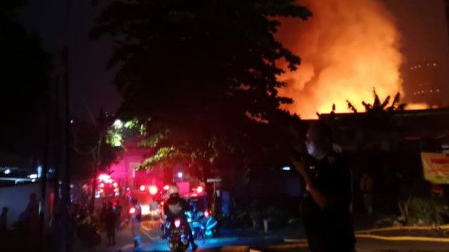 Lapak Pemulung di Pondok Labu Kebakaran, Tak Ada Korban Jiwa tapi Kerugian Ditaksir Sebesar Rp400 Juta