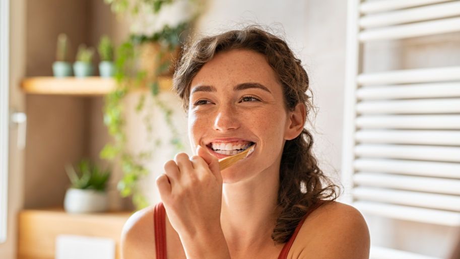 Pasta Gigi Pemutih vs Soda Kue, Siapa Juara Putihkan Gigi?