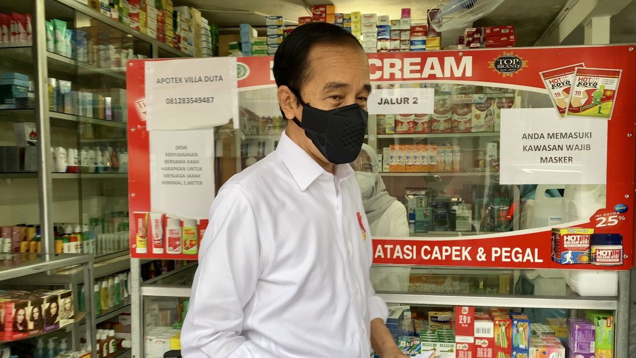 Jokowi Cari Obat Ke Apotek, Rocky Gerung: Beri Pesan Siap-siap Rakyat Meninggal