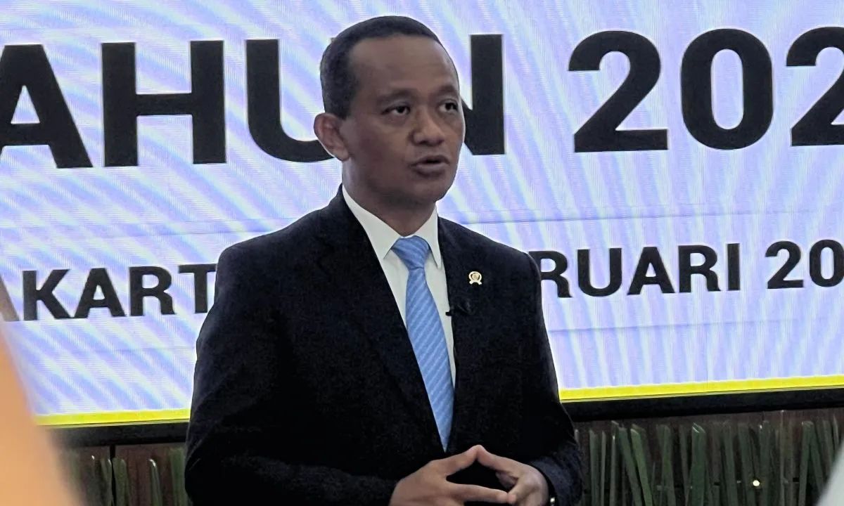 Warga Ngantri Beli LPG 3 Kg Gara-Gara Pengecer Dilarang Jualan, Menteri Bahlil Minta Sabar: Kasih Waktu Sedikit