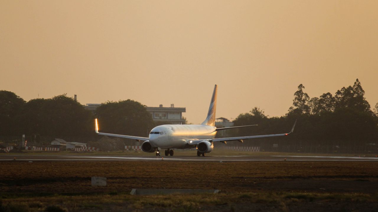 Anak-Anak Main Layangan, 21 Penerbangan di Bandara Soetta Terganggu