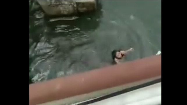 Viral, Wanita di Parepare Gagal Bunuh Diri Karena Pintar Berenang Usai Lompat ke Sungai, Netizen: Salah Tempat