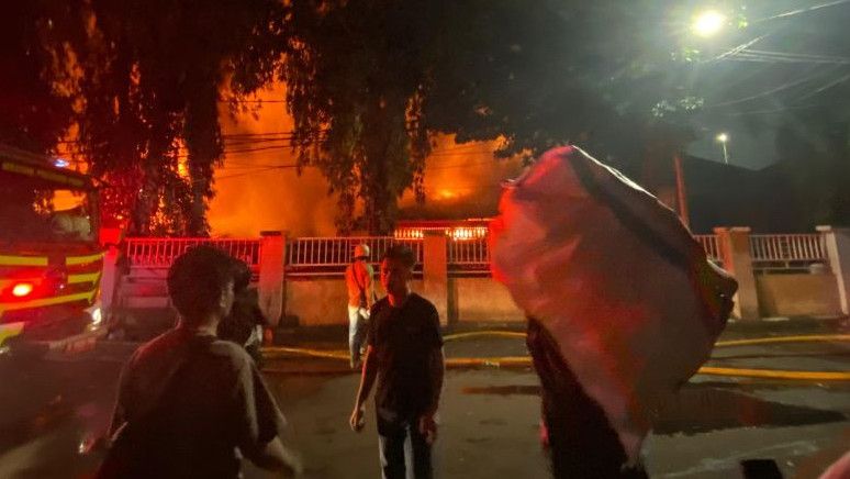 Maling Helm Beraksi Saat Kebakaran Pasar Taman Puring, Untung Selamat dari Amukan Warga