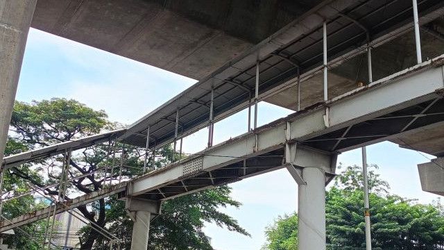 Pemprov DKI Jakarta Tolong Urus JPO Tipar Cakung, Besinya Banyak Hilang dan Bahayakan Warga!