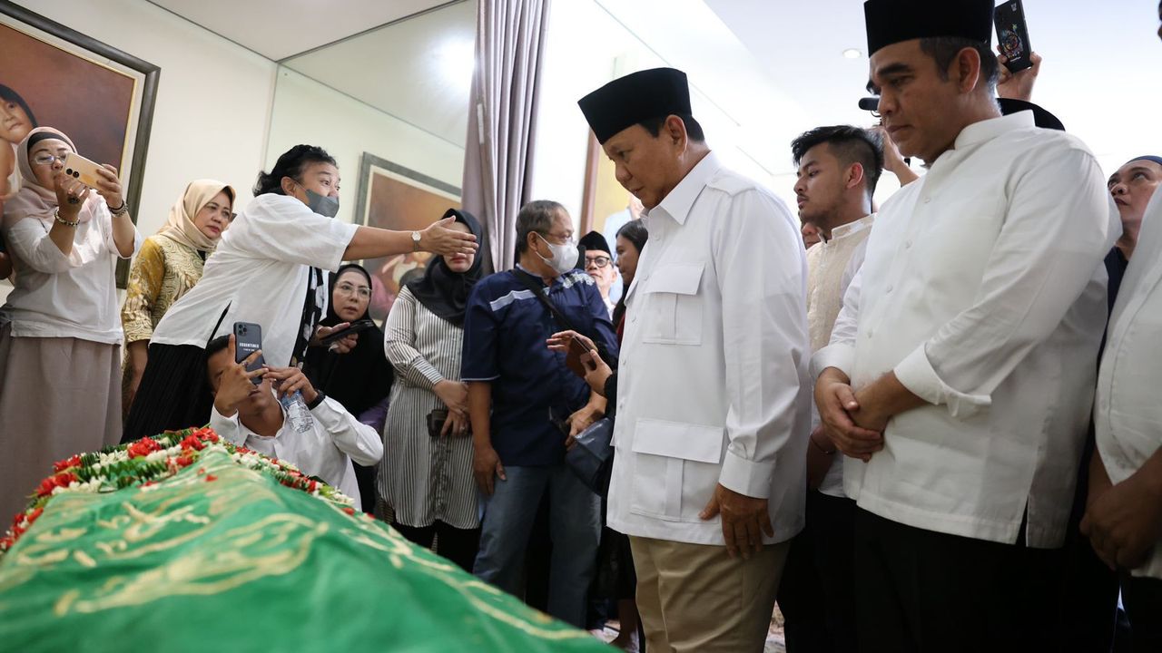 Kenangan Prabowo Saat ke Takziah ke Rumah Duka Desmond J Mahesa