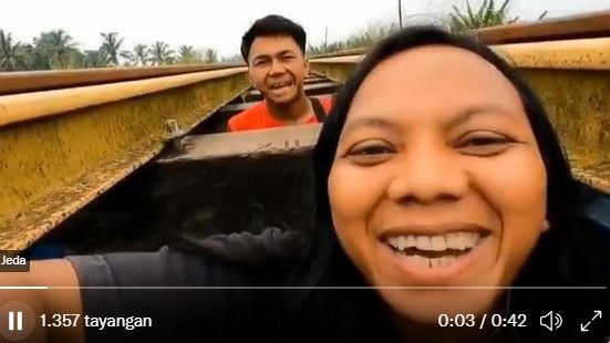 Kemarin Bikin Konten Ngumpet di Kolong Rel Kereta sambil Ketawa, Kini Dede Inoen Terancam Dipenjara
