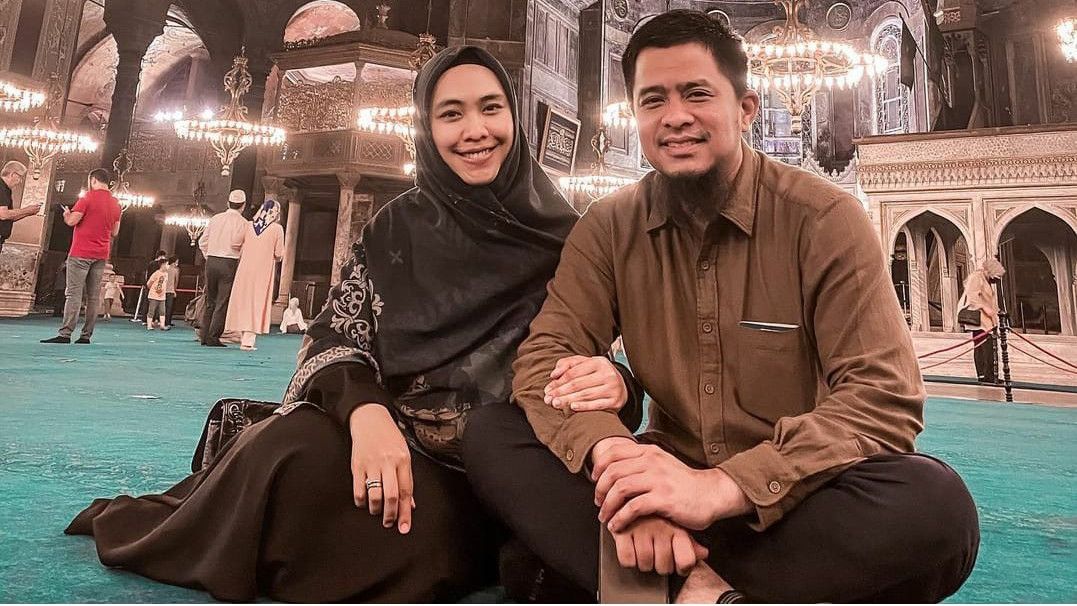 Oki Setiana Dewi Ungkap Kondisi Suami Usai Absen di Acara Siraman Ria Ricis: Gigi Patah dan Bibir Sobek..