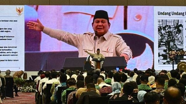 Prabowo: Tatar Bupati di Kamp Tentara, Bukan di Hotel Bintang Lima!