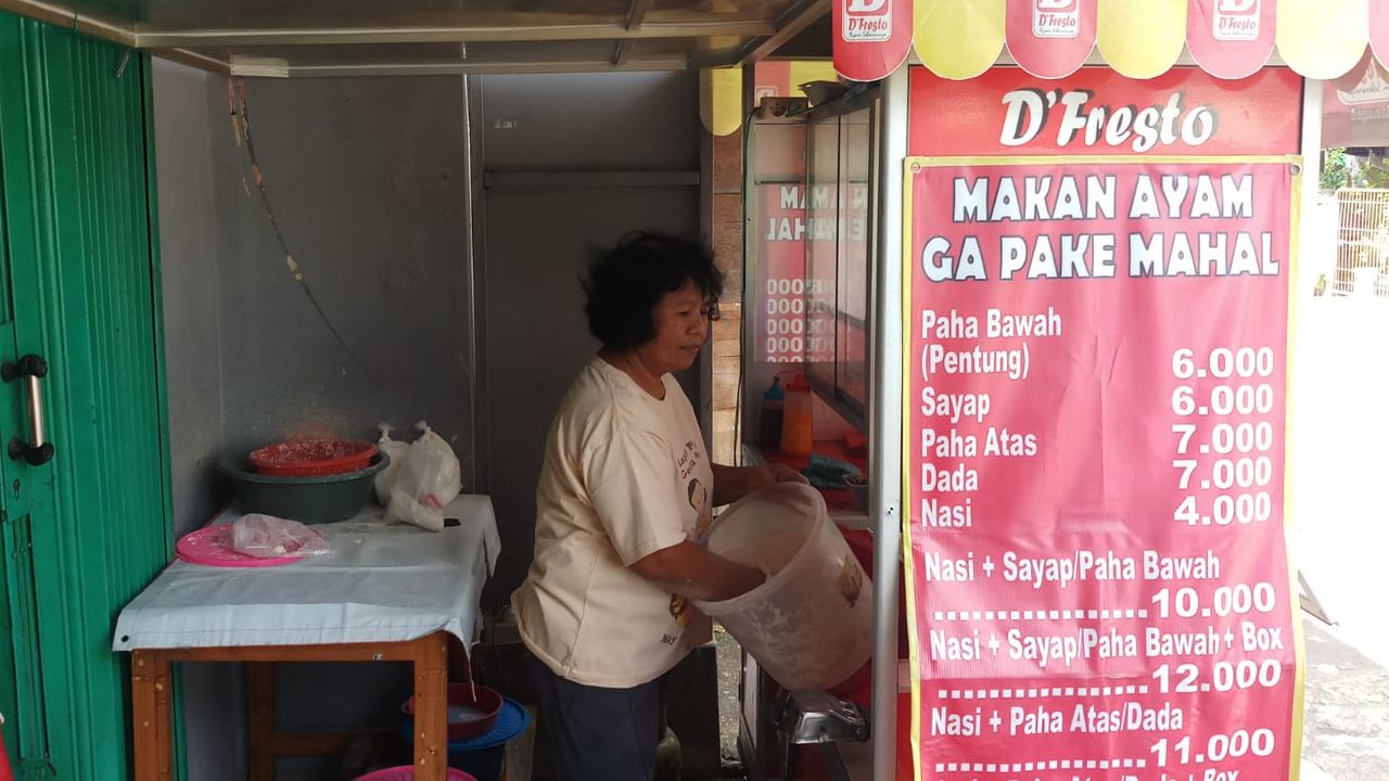 Aksi Suami Istri Mondar-mandir Pura-pura Beli, HP Penjual Ayam Goreng Raib