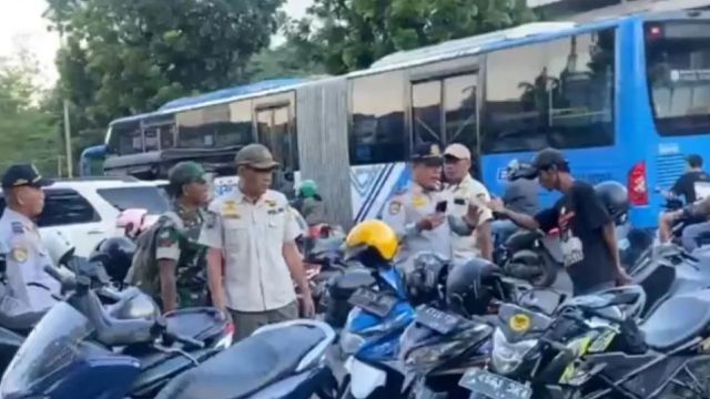 Alasan Dishub DKI Jakarta Izinkan Parkir dan Pedagang Gelar Lapak di Cawang