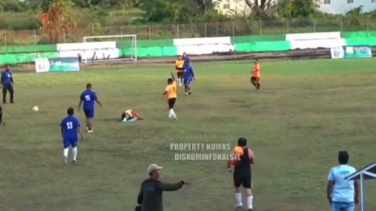 Tiba-Tiba Ambruk di Tengah Lapangan, Bupati Halmahera Selatan Meninggal Saat Bermain Bola