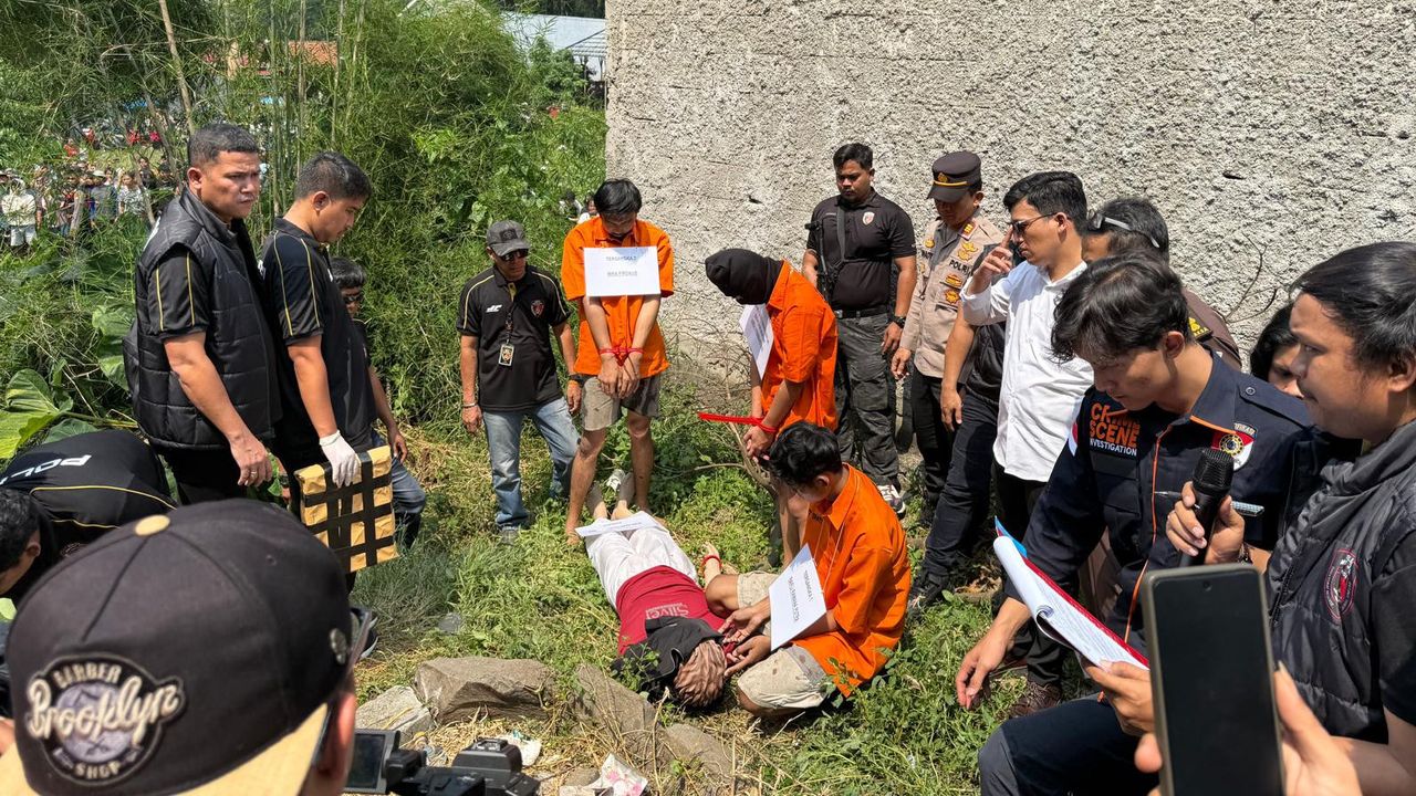 Ada 75 Adegan Rekonstruksi Pembunuhan Wanita di Cisauk, Polisi: Eks Pacar Dendam Korban Selingkuh