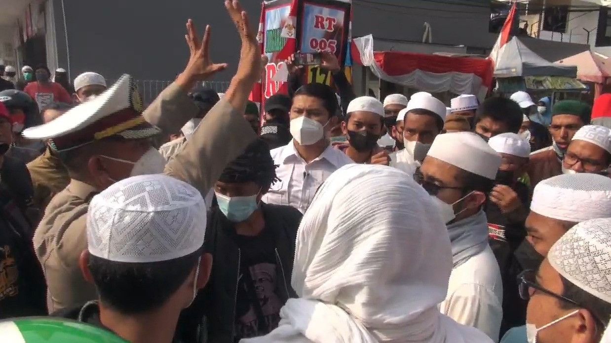 Massa Pendukung Habib Rizieq Bentrok dengan Polisi, Ngotot Ingin Kawal Sidang Putusan Banding Kasus RS Ummi