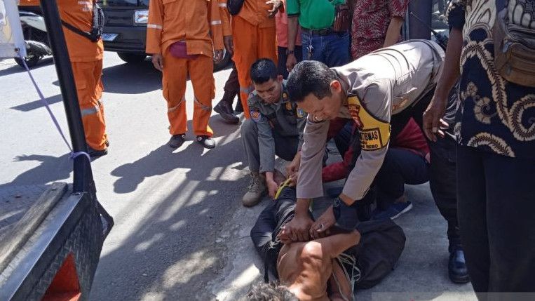 Anggota Satpol PP Jakarta Timur Ditusuk Seorang Penyandang Masalah Kesejahteraan Sosial