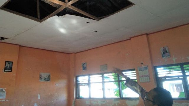 Tiga Ruang Kelas SDN di Lombok Tengah Rusak Parah, Plafon Nyaris Ambruk Akibat Gempa di 2018, Pemkot 'Ngapain Aja?'