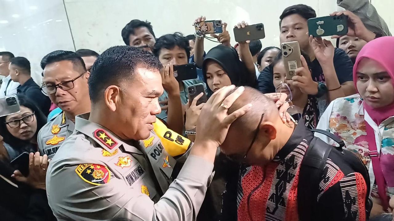 Momen Kapolda NTT Usap Kepala Ipda Rudy Soik: Kamu Tetap Anak Saya