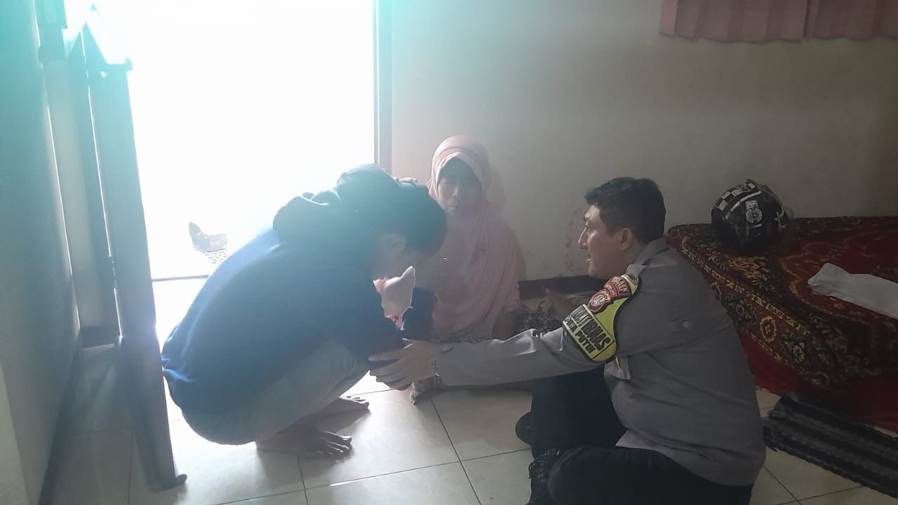 Pria di Tangsel Lempar Pot Bunga ke Ibunya Gegara Tak Dikasih Uang, Ternyata Emosian karena Cerai