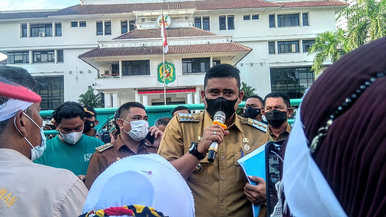 Momen Warga Belawan Demo Minta Wali Kota Medan Atasi Banjir Rob hingga Judi, Bobby Nasution: Saya Tak Lupa Janji Kampanye