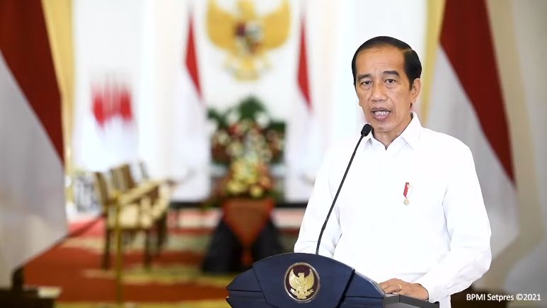 Ajak Masyarakat Terus Berdoa, Jokowi: Segala Upaya Masih Dilakukan untuk Pencarian KRI Nanggala