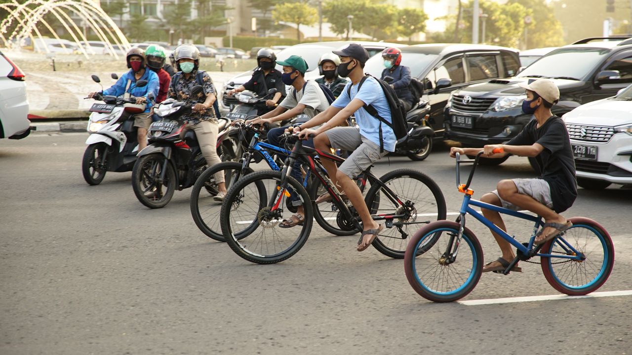 Anies Usul Sepeda Masuk Tol, DPRD DKI: Masyarakat Bawah Tidak Butuh