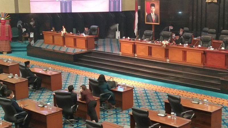 Asyik, Anggota DPRD DKI Bakal Pakai Baju Dinas Mahal, Modalnya Pakai Duit Rakyat